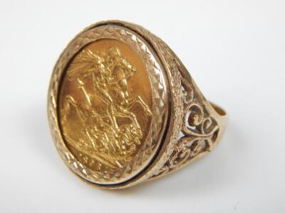 A Victorian full gold sovereign ring