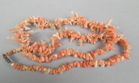 An early 20thC coral piece necklace