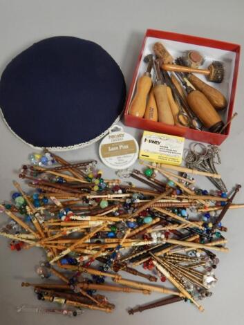 A large quantity of modern lace makers bobbins