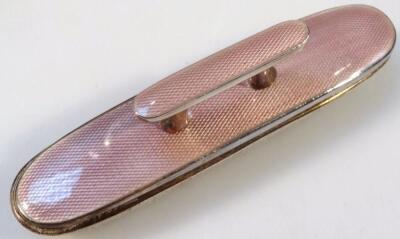 A mid-20thC pink enamel manicure set - 2