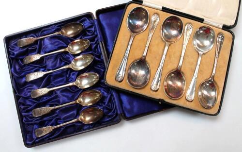 A cased set of Edwardian silver teaspoons