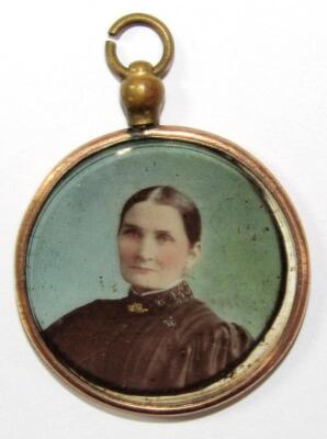 A Victorian memorial brooch - 2