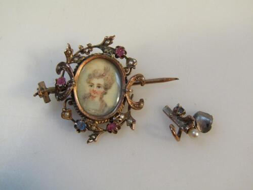 A late Victorian pendant brooch