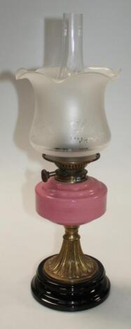 An Edwardian brass oil lamp