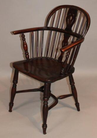 A 19thC yew wood and elm low back Windsor chair