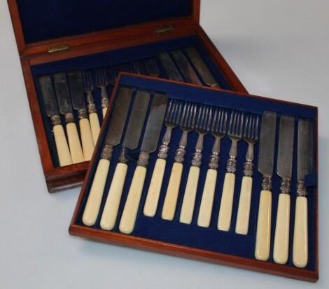 An early 20thC mahogany case canteen of cutlery