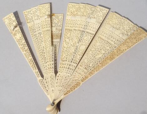 A Chinese Qing period ivory fan