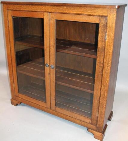 An Edwardian oak freestanding bookcase