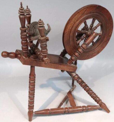 An early 20thC oak and elm spinning wheel