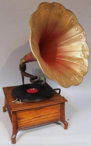 A 20thC oak cased table top gramophone