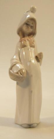 A 20thC Lladro Daisa figure of a girl