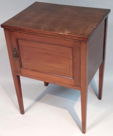 An Edwardian mahogany pot cupboard