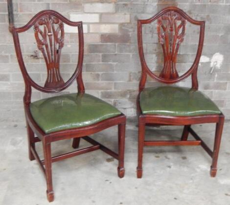 A pair of 20thC mahogany Hepplewhite design shield back boardroom chairs