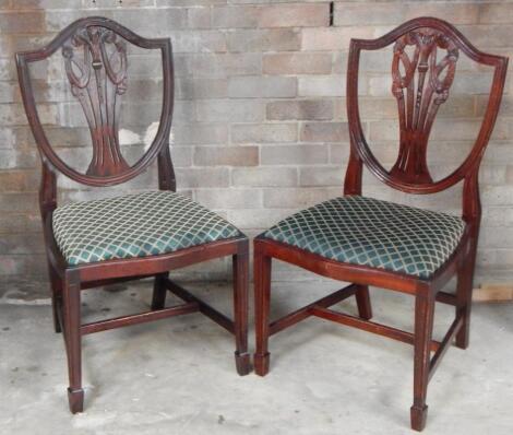 A pair of 20thC mahogany Hepplewhite design shield back boardroom chairs