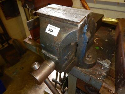 A Paramg No 5 bench vice.