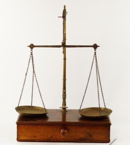 A set of 19thC Avery counter top balance scales