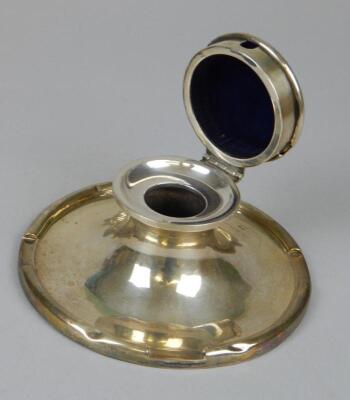 An Edwardian Asprey silver capstan type inkwell - 3