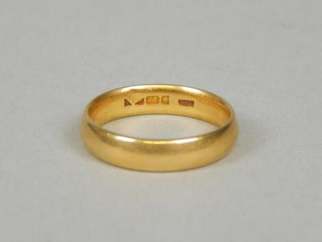 A 22ct gold wedding band