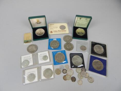 A quantity of commemorative coins