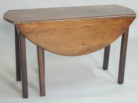 A George III mahogany drop leaf table