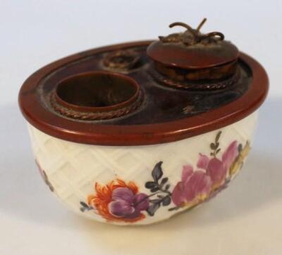 A 19thC Continental porcelain inkwell