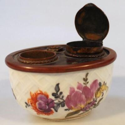 A 19thC Continental porcelain inkwell - 2