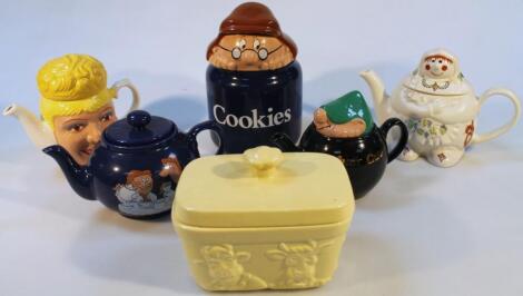 A Wade 1997 mirror group Andy Capp teapot