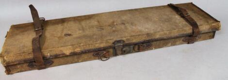 An early 20thC canvas gun case