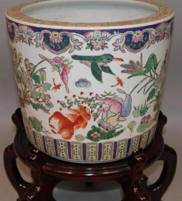 A 20thC Hong Kong earthenware jardiniere - 4