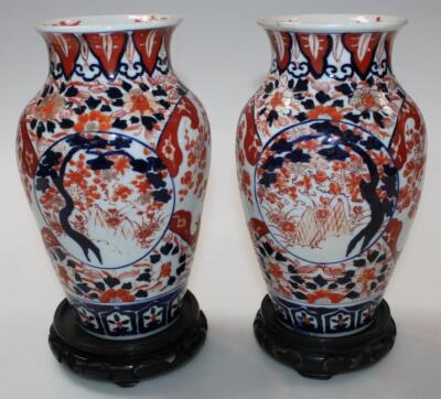 A pair of late 19thC Japanese Meiji period earthenware Imari vases - 3