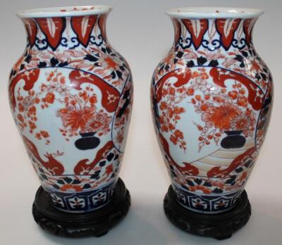 A pair of late 19thC Japanese Meiji period earthenware Imari vases - 4