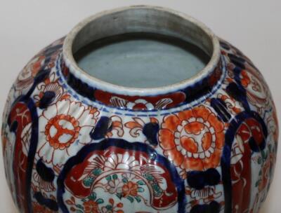 A pair of Japanese Meiji period Imari pottery vases - 4