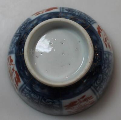 A Japanese porcelain tea bowl and saucer - 4