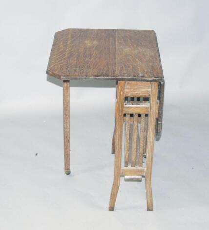 An Edwardian oak Sutherland table