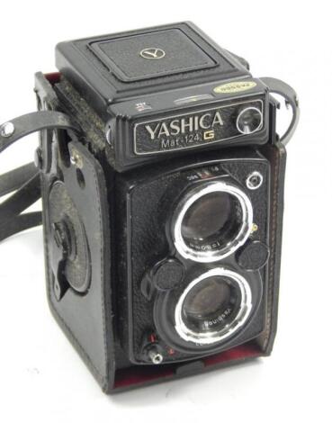 A 20thC Yashica-124G boxed camera