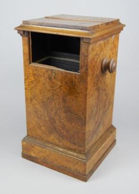 A Victorian revolving stereo card viewer - 2