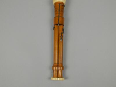 An early 19thC boxwood and ivory double flageolet - 4