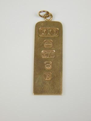 A 9ct gold ingot pendant