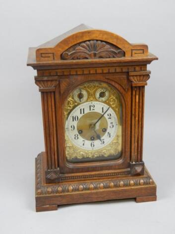 A late 19thC / early 20thC oak mantel clock