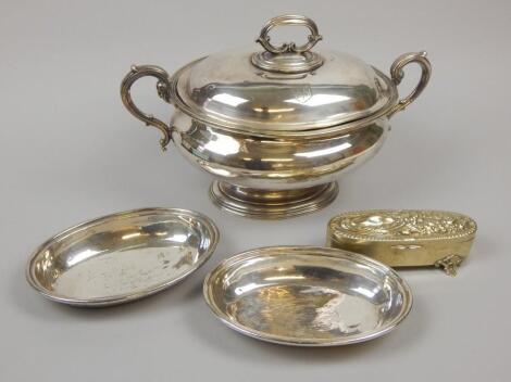 A late 19thC / early 20thC Elkington & Co silver plated oval two-handled tureen