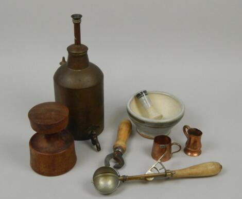 Various items of kitchenalia