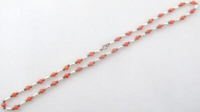 A seed pearl and coral necklace - 2