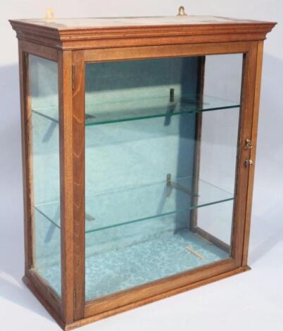 An early 20thC mahogany tabletop display cabinet