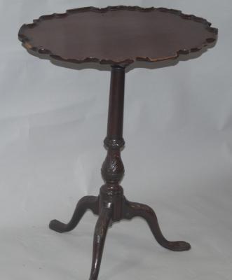 A mahogany Chippendale style oval occasional table