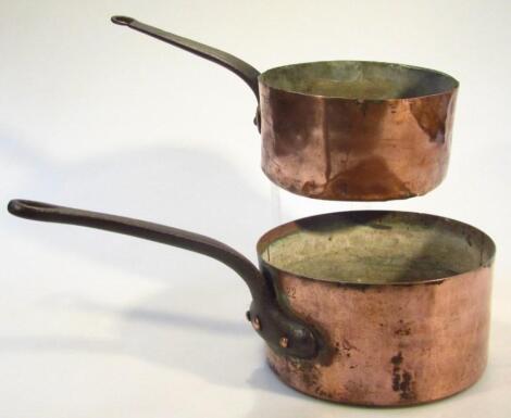 A matched pair of early 20thC copper saucepans