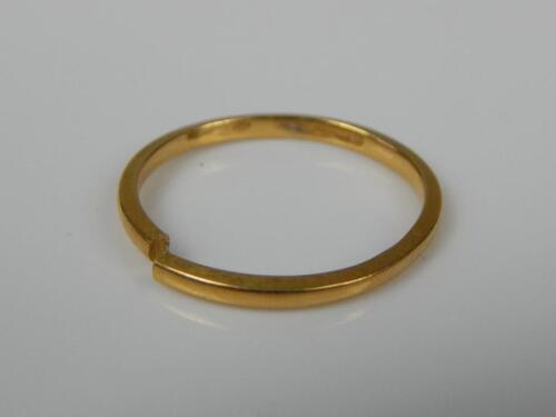 A 22ct gold wedding band