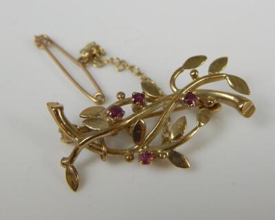 A 9ct gold floral spray brooch