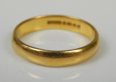 A 22ct gold wedding band