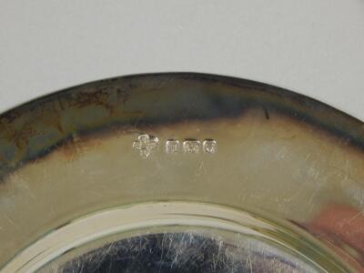 A George V small silver circular dish or stand - 2