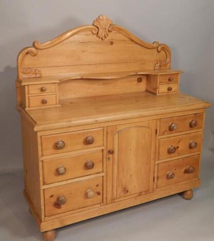 A late Victorian Lincolnshire type dresser